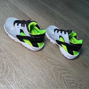Brand New Nike Huaraches size 7C
